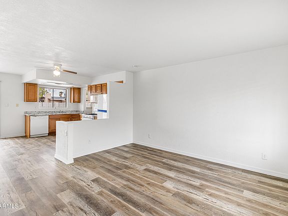 3rd image of 202 E MELROSE Drive