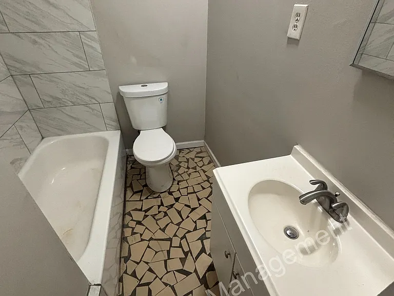 4080 Chippewa Rd — Photo 8