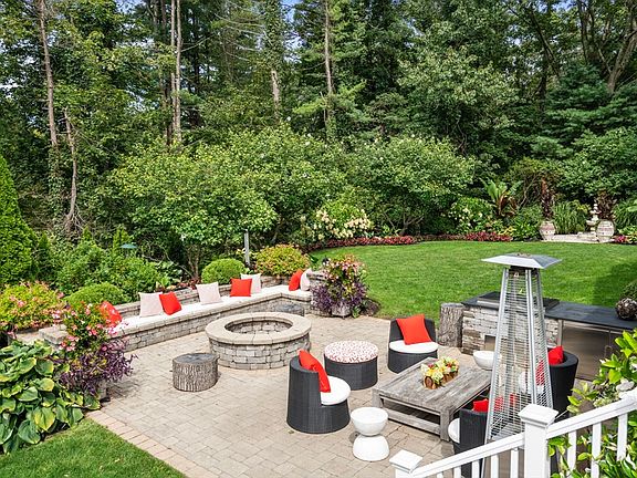 3rd image of 11 Hillcrest Rd