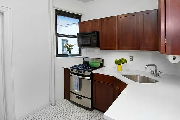 Sold by Brooklyn Bridge | media 6