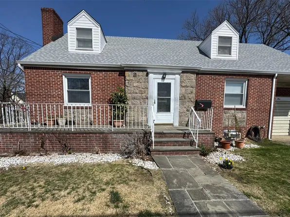 904 Benris Avenue, Franklin Square, NY 11010