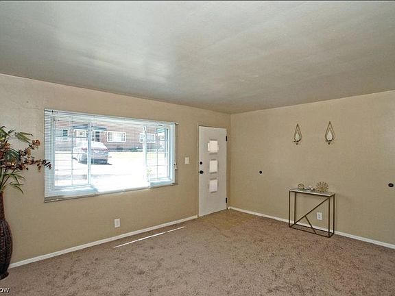 3rd image of 199 Dalepark Dr APT 1