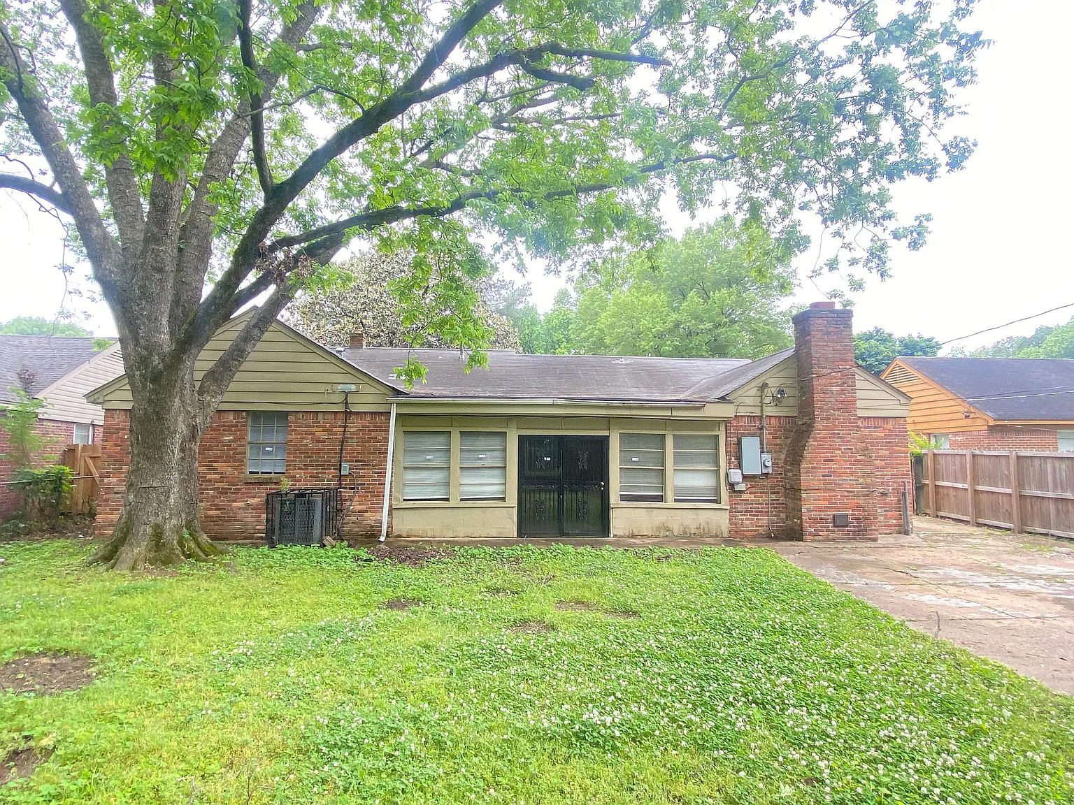 3216 Cromwell Ave — Photo 2