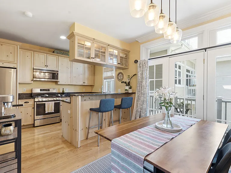 66 S Fullerton Ave #8 — Photo 4