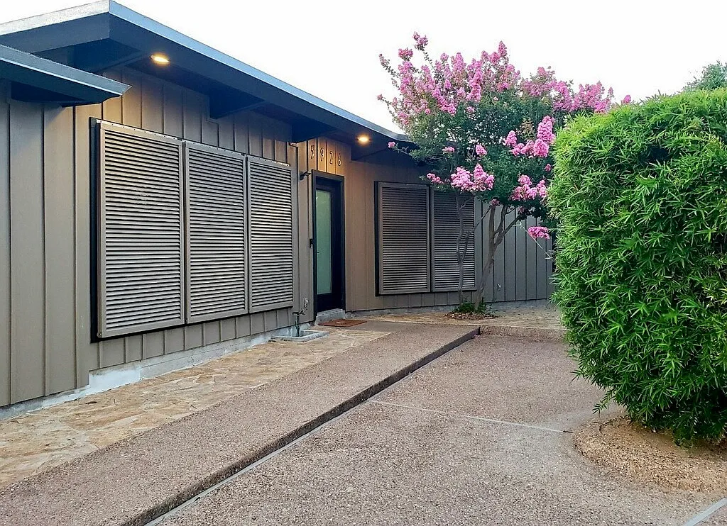 2 bed, 1.0 bath, 1717 sqft, $2,800 — Photo 1