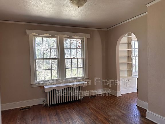 4th image of 107 Wildwood Ave