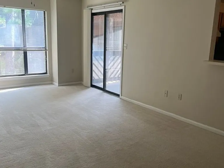906 Indian Wells Ct — Photo 8