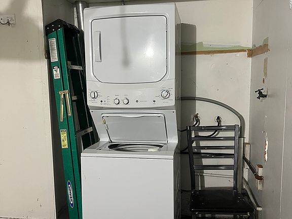 5th image of 431 San Jose St