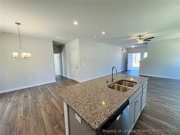 5th image of 286 Greenbay St
