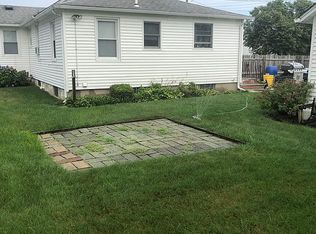 3 Irving St, Hicksville, NY 11801