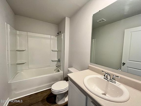 5th image of 8201 E Highcroft Dr NE