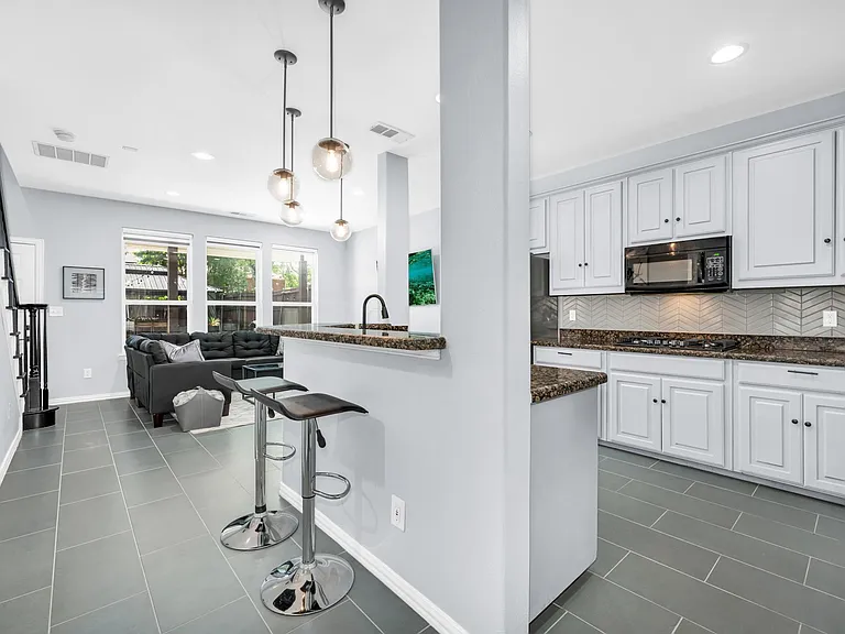 6918 Webster St — Photo 43