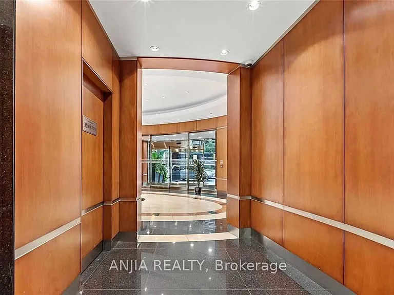 1121 Bay St #805 — Photo 15