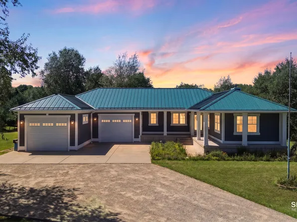 8165 Alpine Ave NW, Sparta, MI 49345