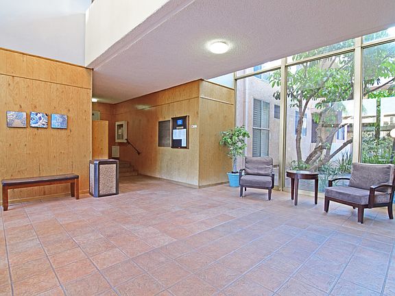2nd image of 5429 Newcastle Ave APT 312