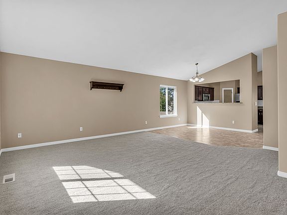5th image of 10695 Pine Grove Way