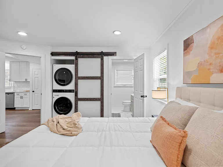 1801 N Polk St — Photo 23
