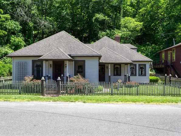 44 Mill St, Elsah, IL 62028