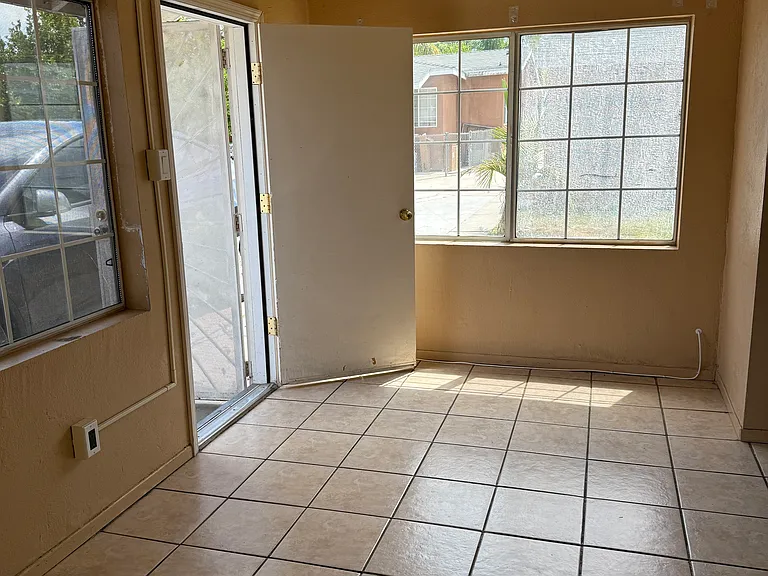 10929 Inez St — Photo 5