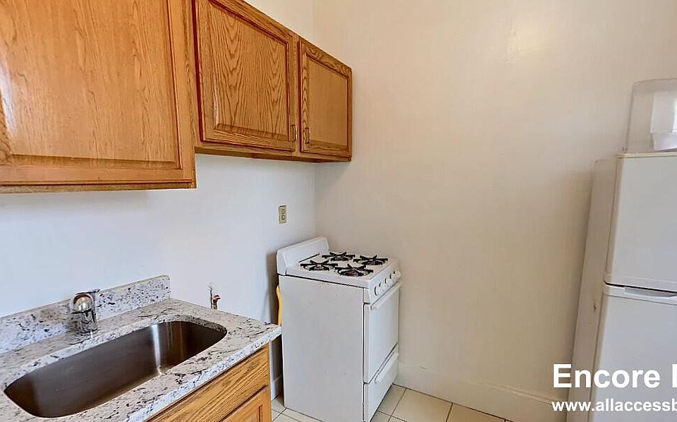 2nd image of 14 Palace Rd #15D