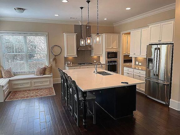 New larger quartz island