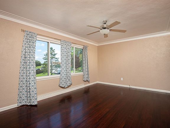 4th image of 407 Pleasant Ave