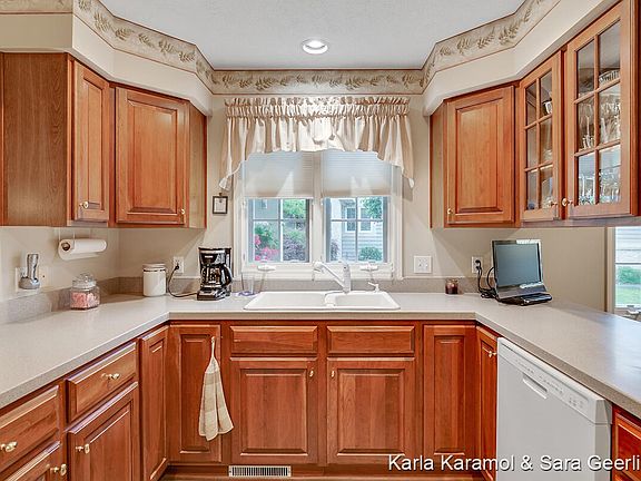 2nd image of 7730 Greenbrier Dr NE #94