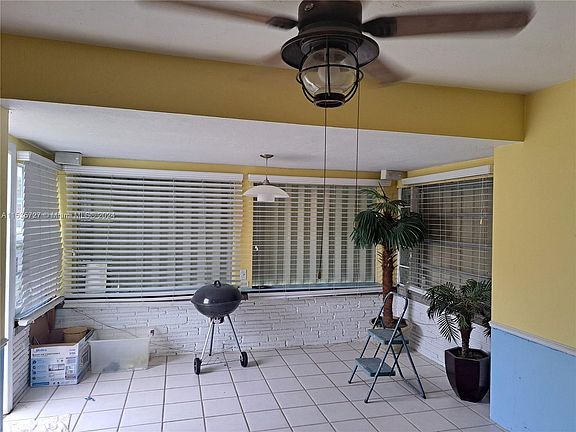 2nd image of 916 SW 22nd St