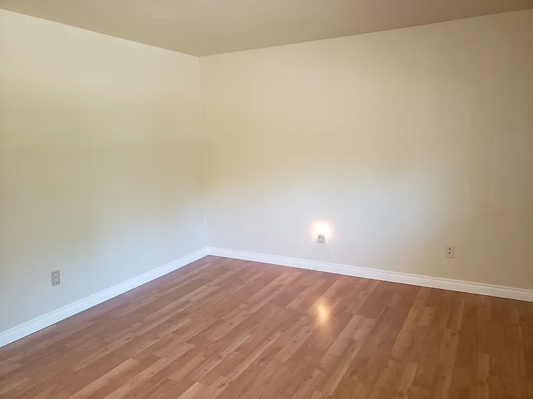 212 NE 175th Ave — Photo 16