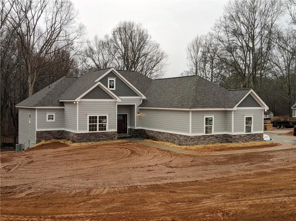 2061 Davenport Rd, Braselton, GA 30517