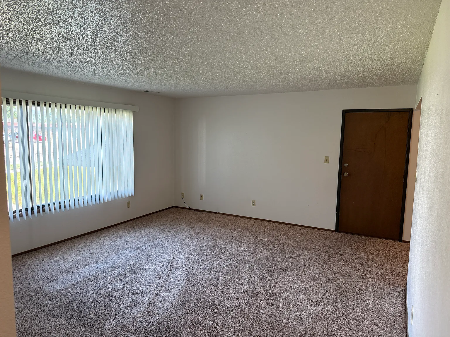 2 bed, 850 sqft, $750 — Photo 1