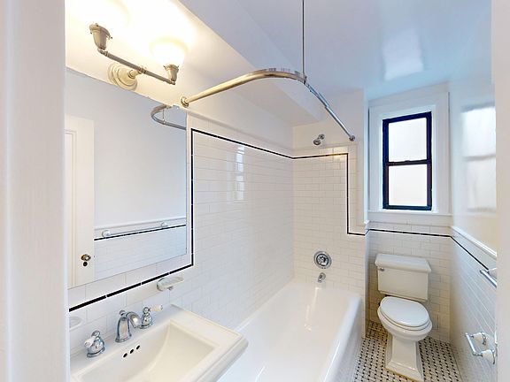 5th image of 210 E 68th St APT 7G