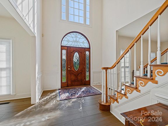 4th image of 8320 Knights Ct
