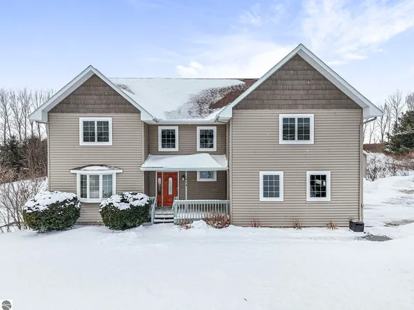 1474 S Montmorency Ln, Suttons Bay, MI 49682