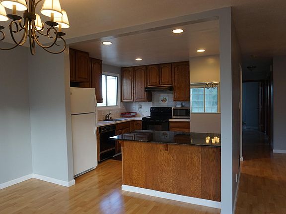 4th image of 95 Penhurst Ave