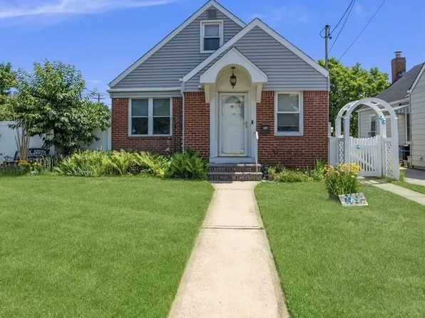 149 Arlington Street, Mineola, NY 11501