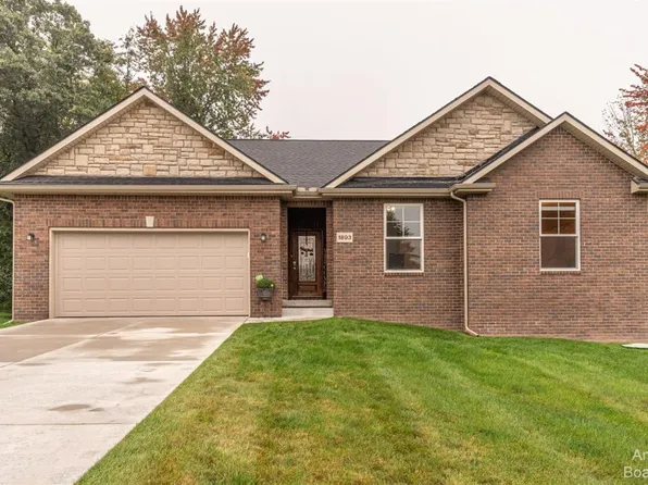 1893 Suncrest Dr, Grass Lake, MI 49240