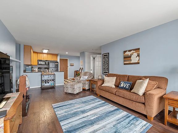 5th image of 5810 Oakwood Dr Unit 3E