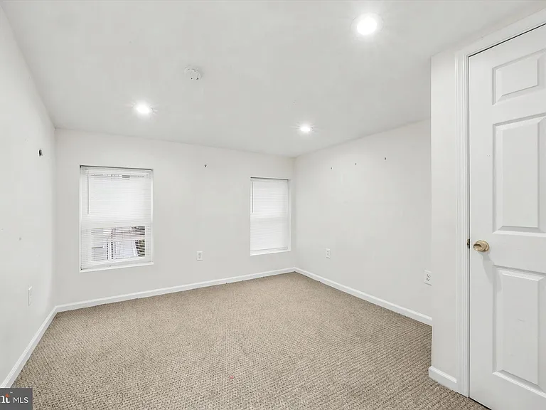 33 S 19th St #3 — Photo 4