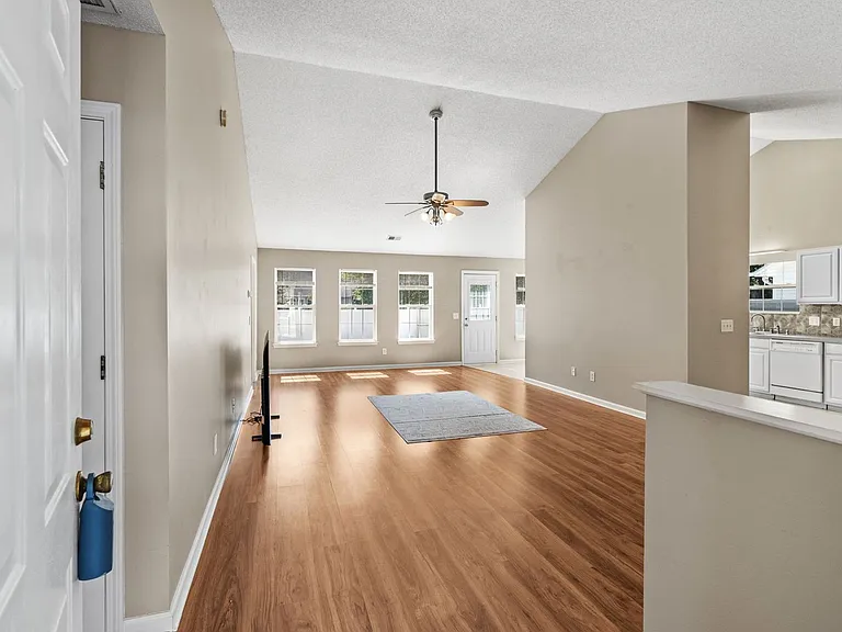 4681 Southgate Pkwy — Photo 12