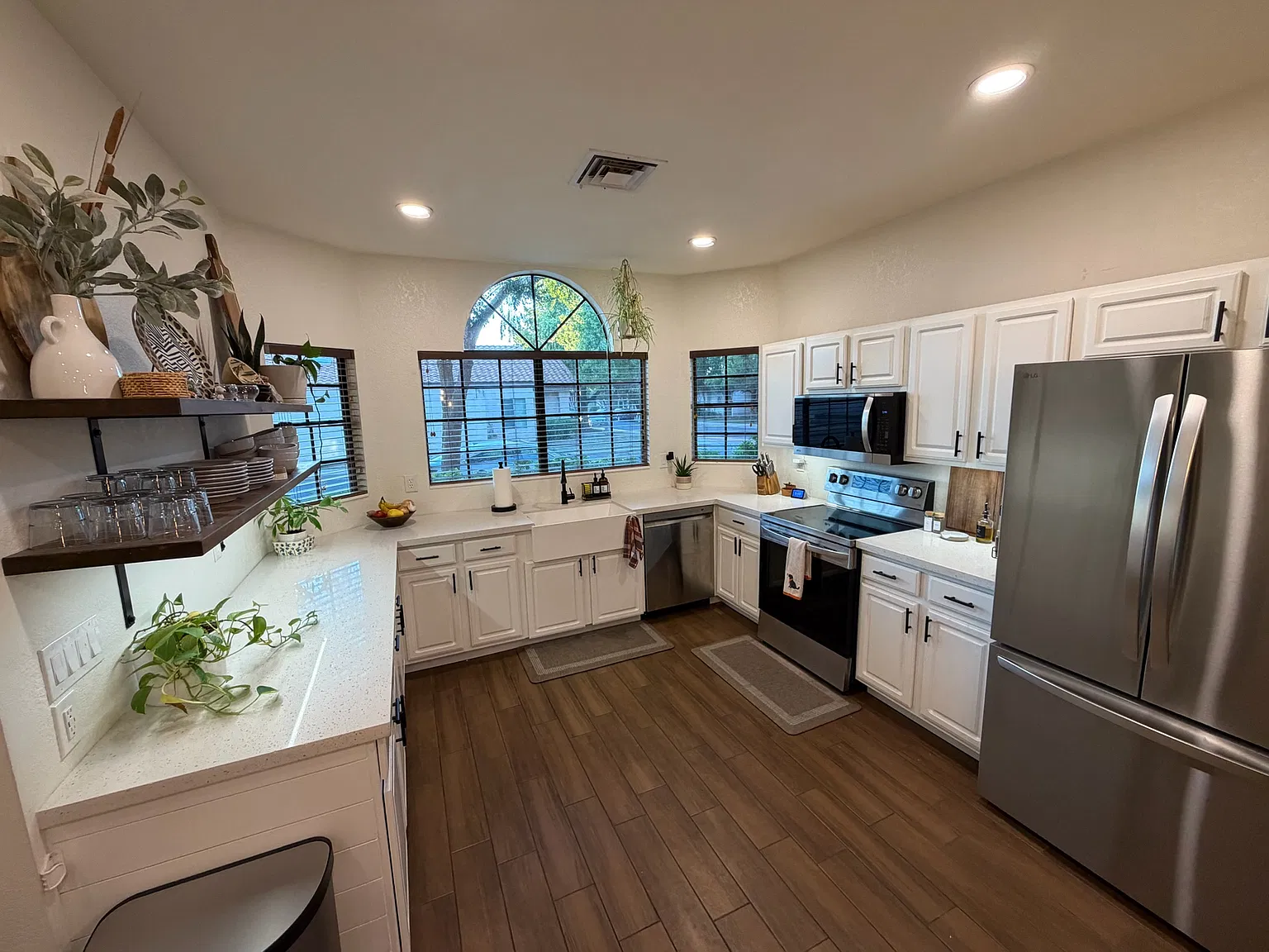 3 bed, 1400 sqft, $2,600 — Photo 3