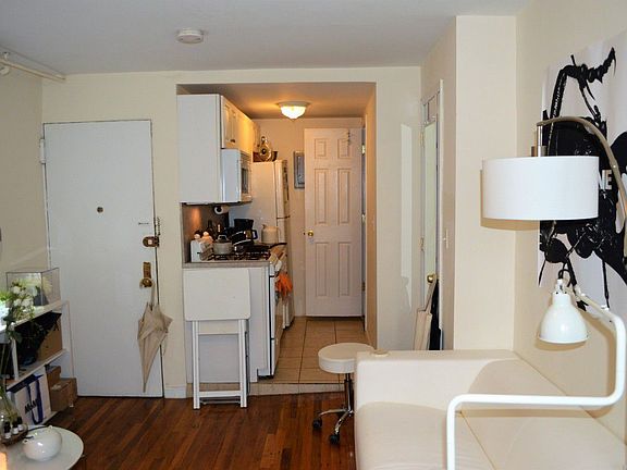 2nd image of 322 E 6th St APT 8