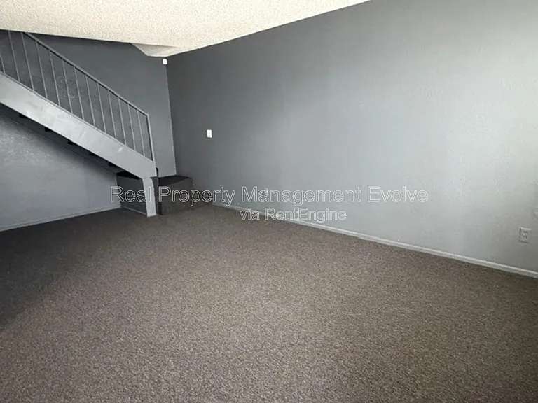 2689 W Ocotillo Rd — Photo 6