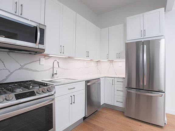 3rd image of 370 Montgomery St APT 2