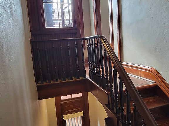Private Entry staircase to 2nd floor entry hall