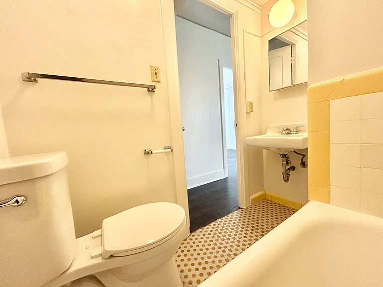 Burlingame Apartments — Photo 26