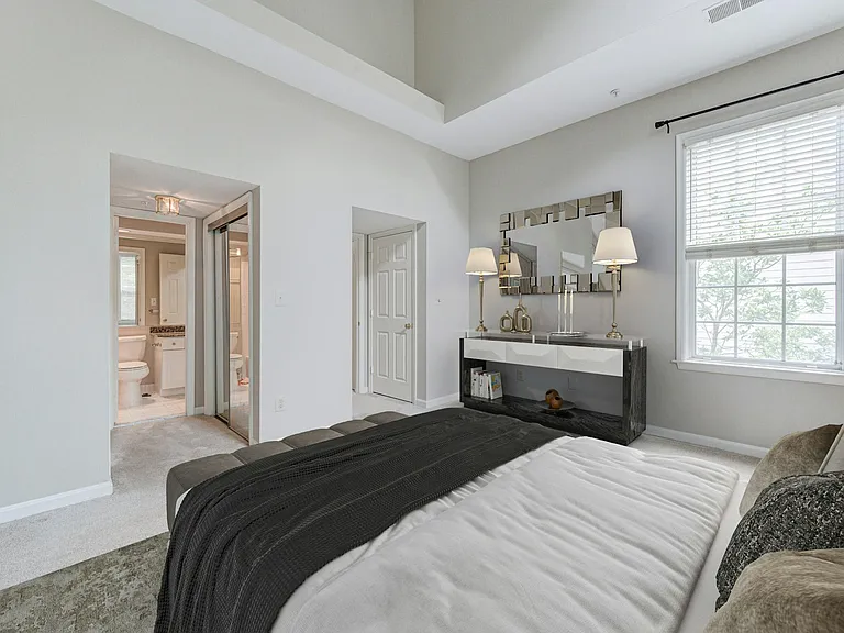 1st floor bedroom (2nd view)