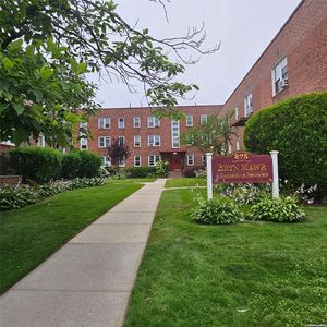 275 Maple Avenue #E4, Rockville Centre, NY, 11570