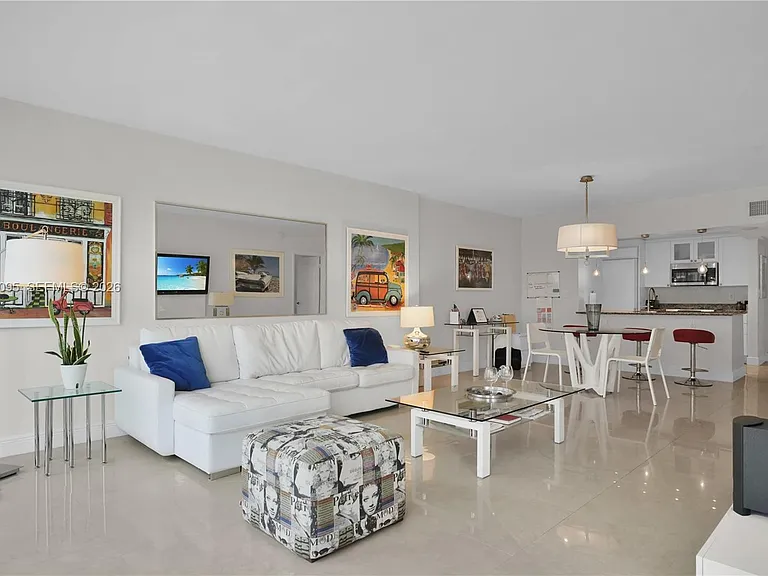 10275 Collins Ave #315 — Photo 4