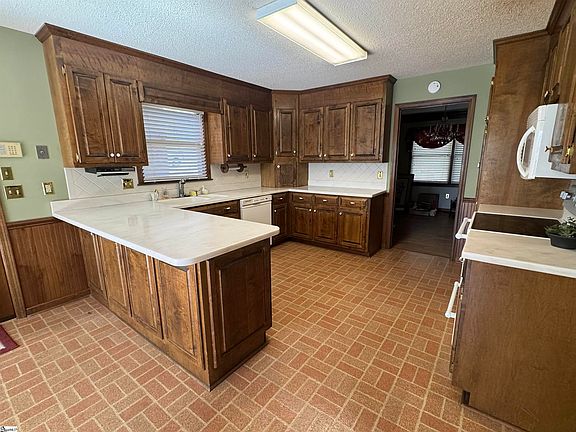 3rd image of 103 Evans Grove Rd